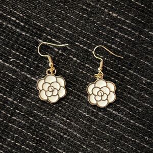 Elegant Gold Tone and White Flower Earrings